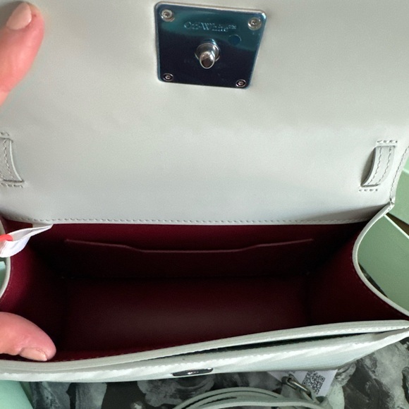 BRAND NEW Off-White Jitney 1.4' Purse Handbag Tote Calfskin Quilted Off White - Picture 6 of 9